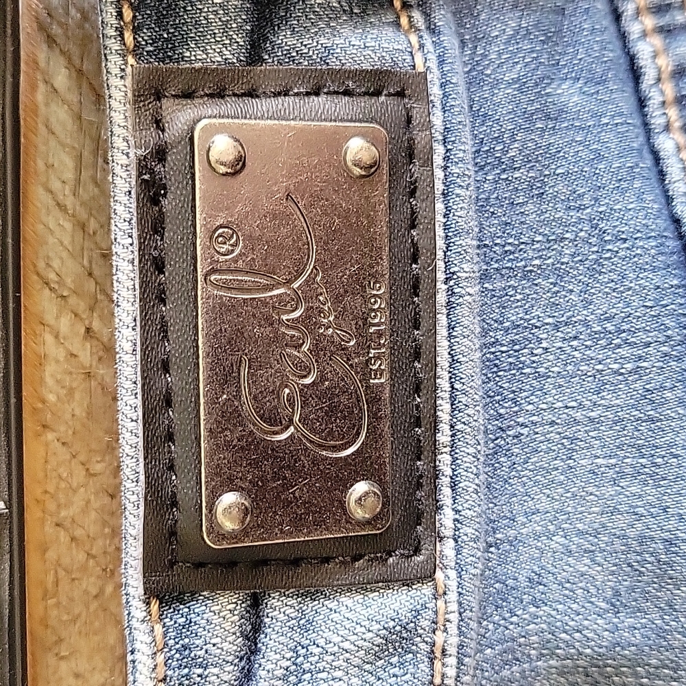 Earl Jeans floral/hummingbird embroidery 8 petite - Picture 3 of 11